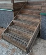 Лестница из древесины сибиркой лиственницы