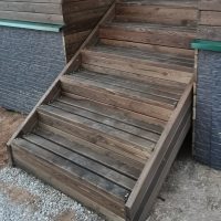 Облицовка фасада домов планкеном из древесины сибирской лиственницы 2000х90х20мм. с покрытием восковой лазурью цвет ‘орех’