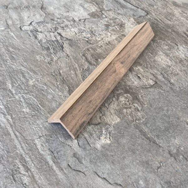 Уголок декоративный Bruggan Multicolor 40х40х3000 Кедр