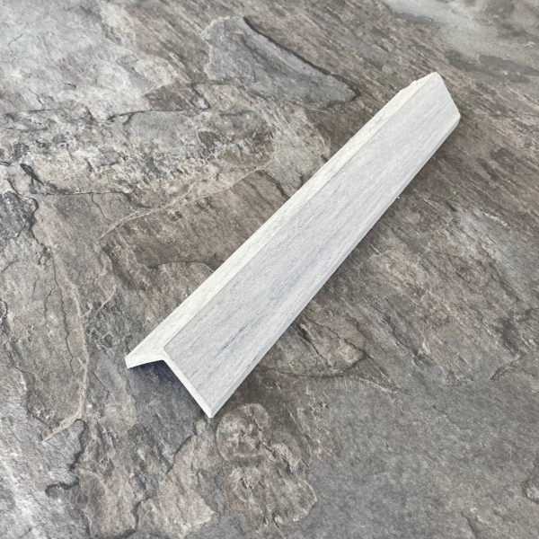 Уголок декоративный Bruggan Multicolor 40х40х3000 Белый Дым